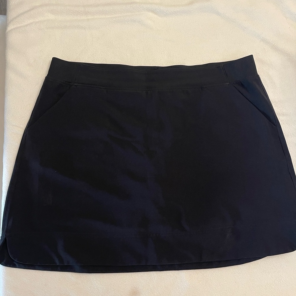 32 degrees Cool- Black golf Skort with pockets. Like new